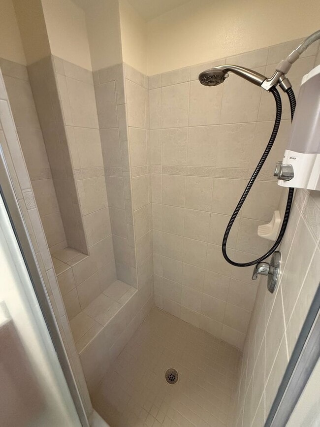 Building Photo - 2 Bedroom, 2 Bath with Full Loft in Alii C...