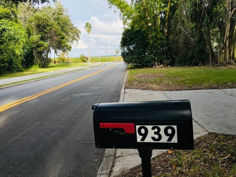 Building Photo - 939 E Bella Vista St