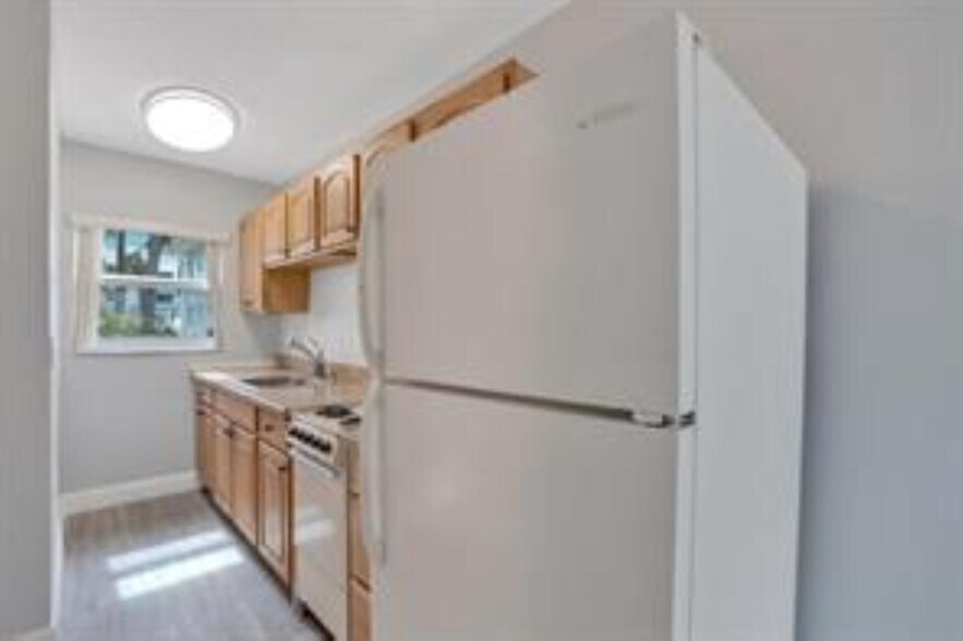 Building Photo - 4228 N Ocean Dr