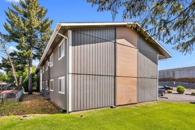Building Photo - 3125 E Carlisle Ave