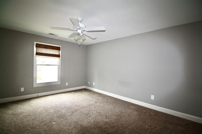 Building Photo - 147 Pinebranch Ct