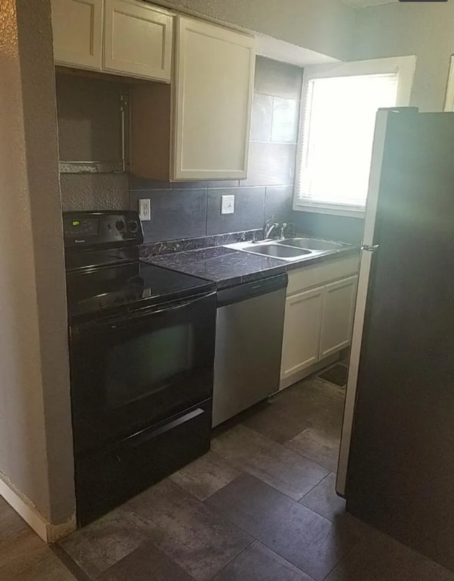 Building Photo - **COMING SOON** Charming 2-story home in R...