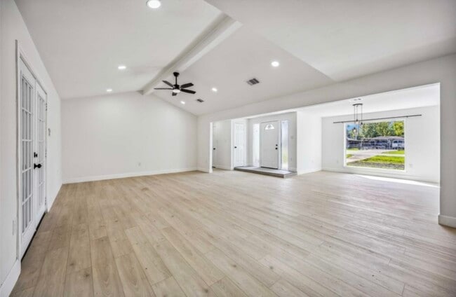 Building Photo - 2819 Toyah Ave
