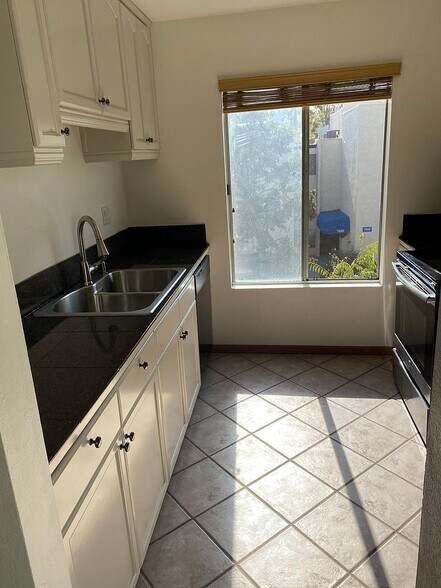 Bright kitchen with window and ample storage - 8305 Summertime Ln