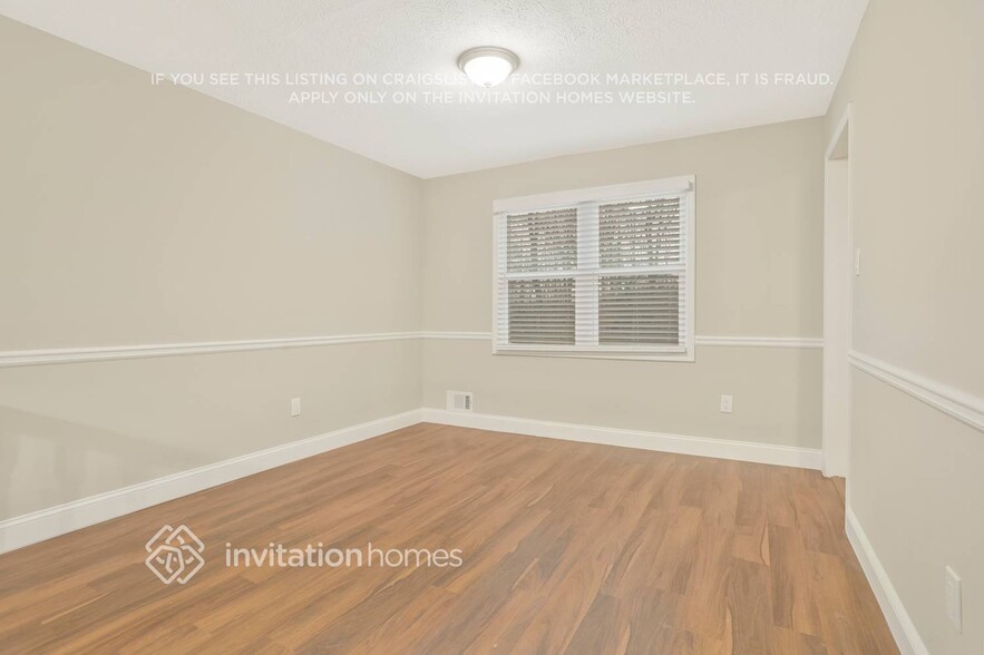 Building Photo - 2404 Hillboro Cir S W