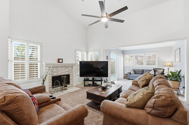 Building Photo - **COMING FEB 1st** Stylish Split-Floorplan Home in North Scottsdale