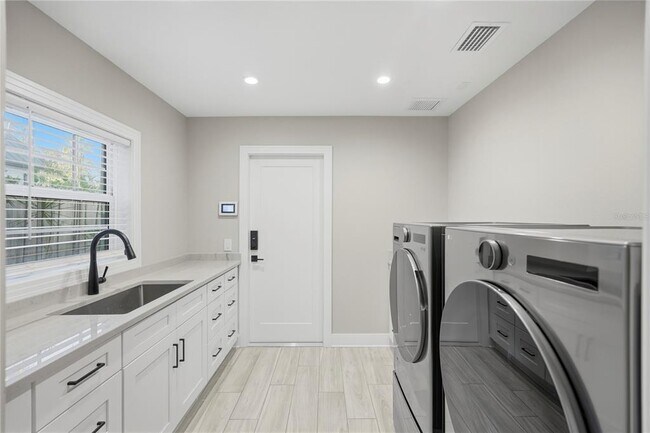 Building Photo - 845 Snell Isle Blvd NE