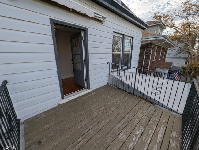 Building Photo - 124 2nd Ave