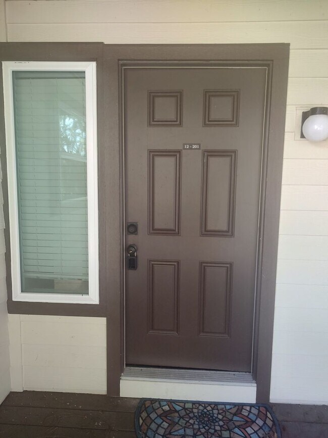 Building Photo - 12201 Sandalwood Dr