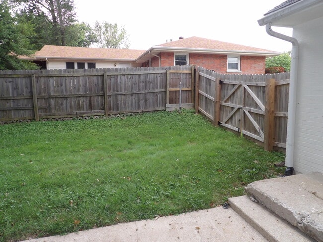 Building Photo - 286 Zandale Dr