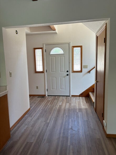 Building Photo - 24064 Grandview Dr