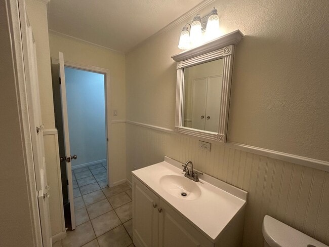 Building Photo - Cute McGregor 3 Bed