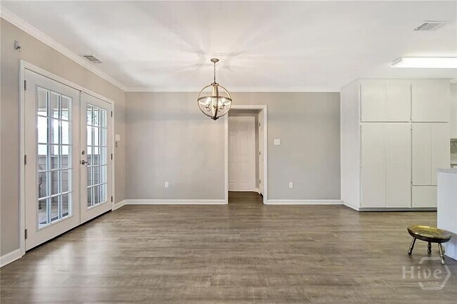 Building Photo - 154 MacKay Dr