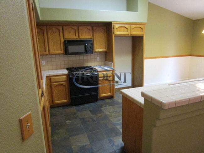 Building Photo - Beautiful Yuba City home on a large lot