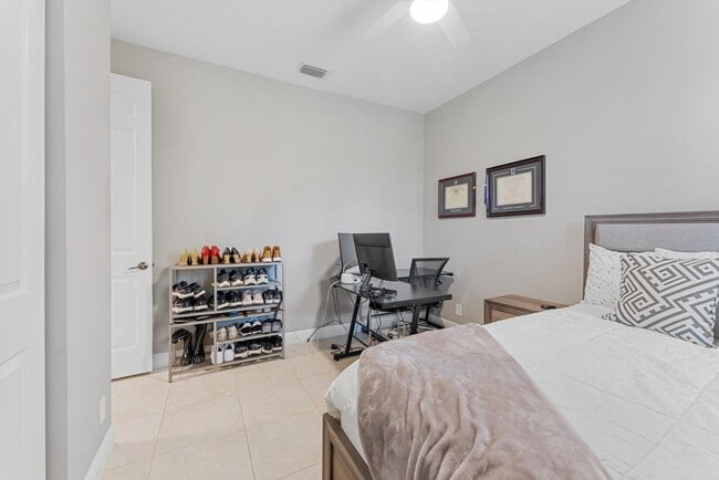 Building Photo - 9919 Royal Cardigan Way
