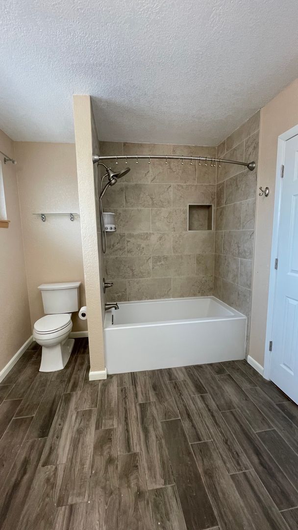 Building Photo - Spacious 4-Bedroom with Mountain Views & U...