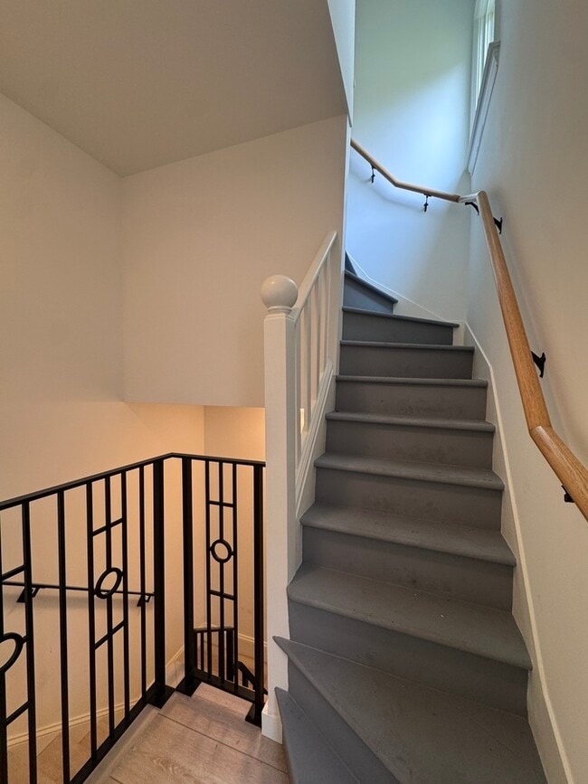 Building Photo - 1249 Kearny St