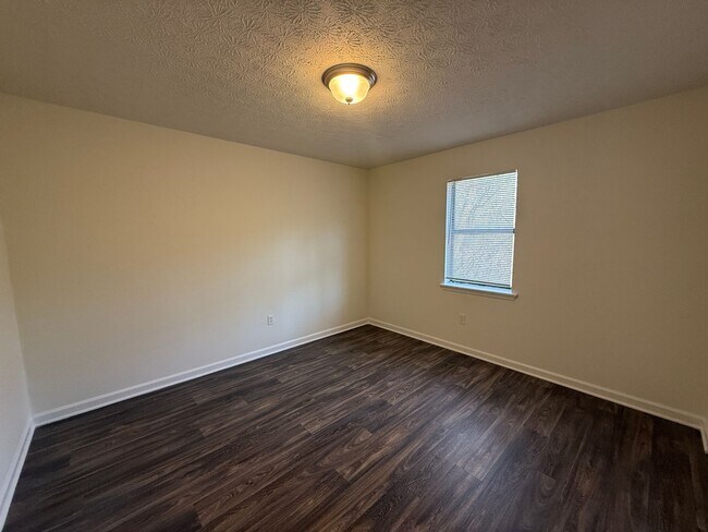 Building Photo - 162/164 Michele Dr