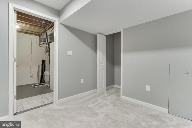 Building Photo - 141 W Annandale Rd