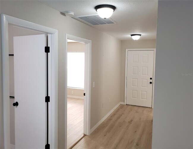 Building Photo - 4284 Everett Ave