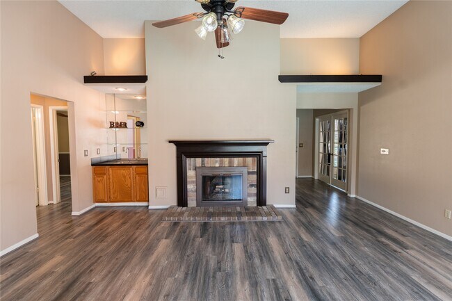 Building Photo - 4007 Spring Forest Dr