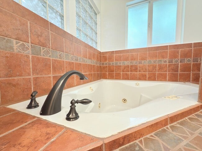 Building Photo - Luxury 3-Bedroom + Bonus Room Home in Gate...