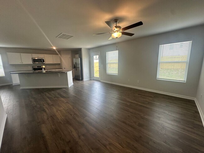 Building Photo - 191 Hornet Dr