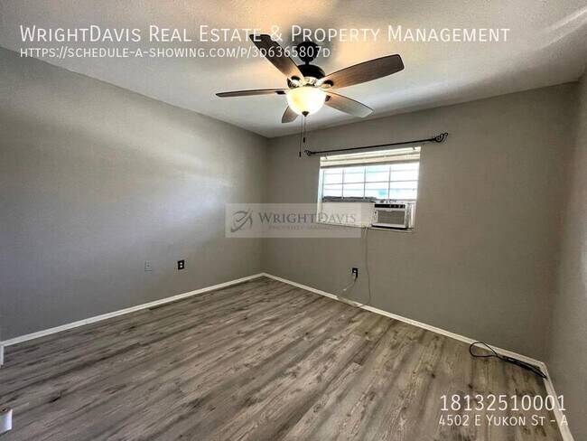 Building Photo - Charming 2/1 duplex near Busch Gardens!