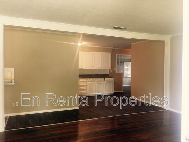 Building Photo - 1414 Lackland St