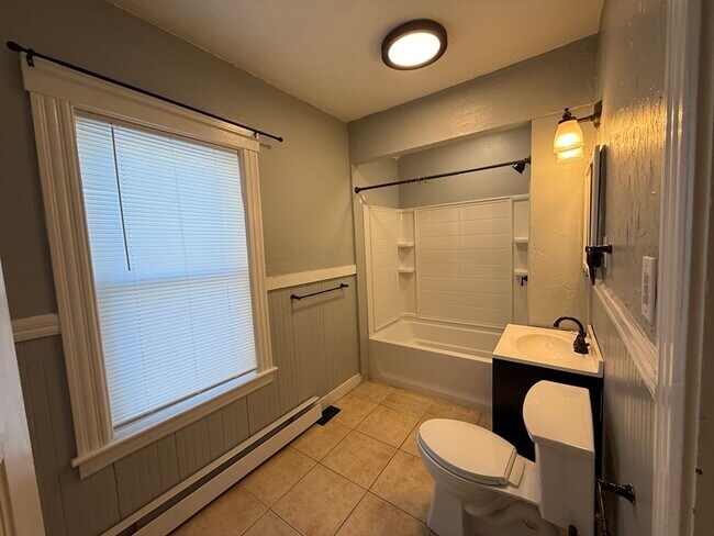 Building Photo - 8 Beckman St