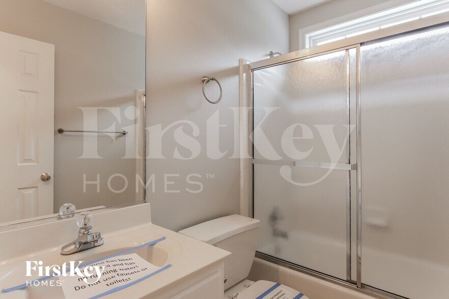 Building Photo - 3508 Bent Trace Dr