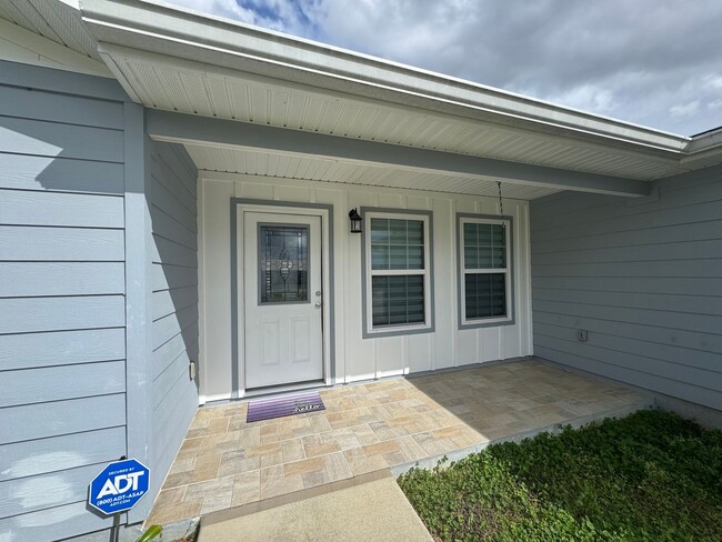 Building Photo - Beautiful 3 Bedroom 2 Bathroom New Constru...