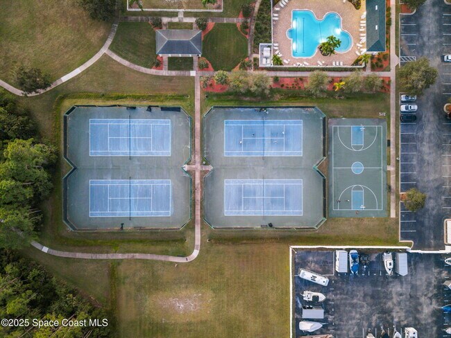 Building Photo - 949 SE Gardenbrook Ct