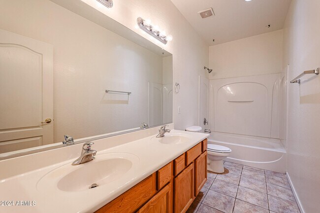 Building Photo - 11617 W La Reata Ave