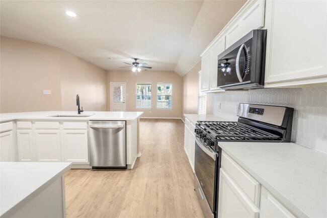 Building Photo - 22 Garden Lodge Pl