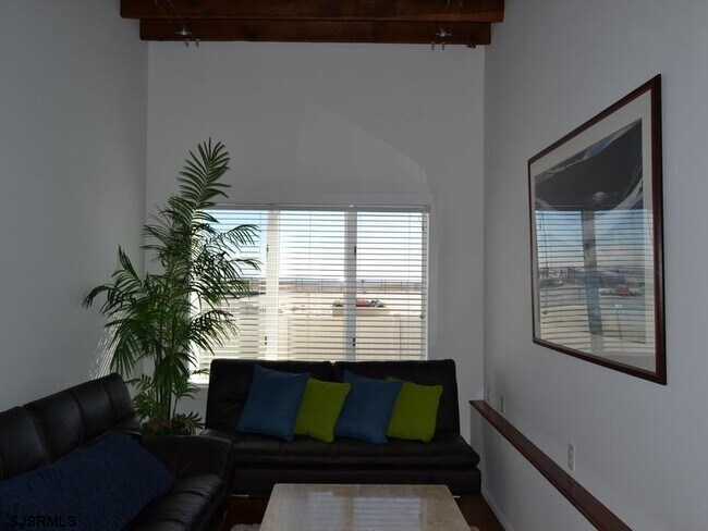 Building Photo - 110 S Richards Ave