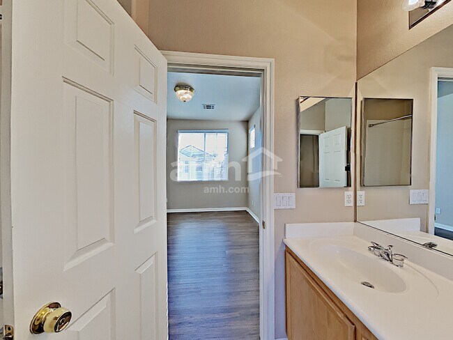 Building Photo - 6060 Glowing Cottage Ct