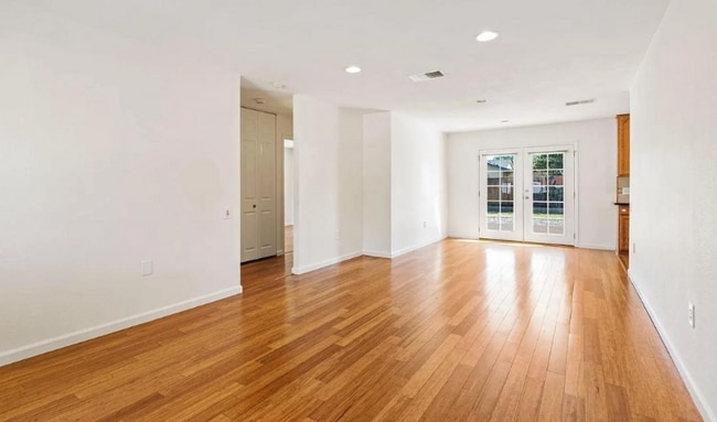 Building Photo - 1241 Hibiscus Way