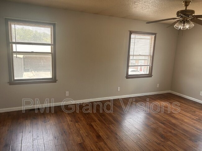Building Photo - 16 W Buchanan Ave