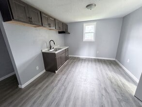 Building Photo - 340 W 18th St
