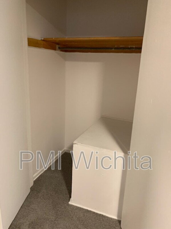 Building Photo - 2328 S Broadview St