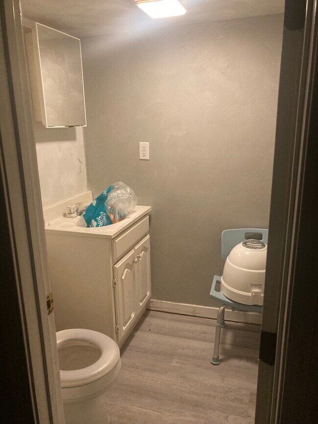 Basement Bathroom - 5004 Euclid Ave