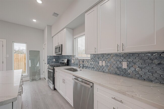 Building Photo - 9204 Buffum St