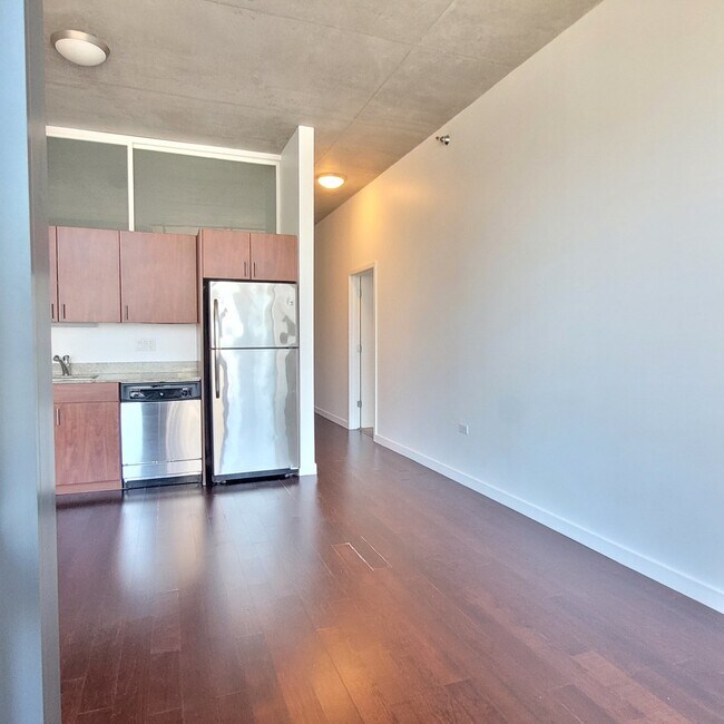 Building Photo - 235 W Van Buren St