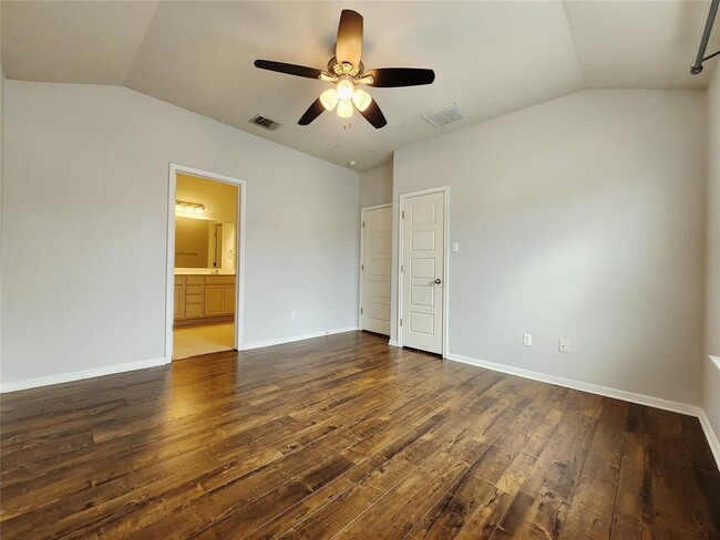 Building Photo - 5921 Red Bud Ridge Ln
