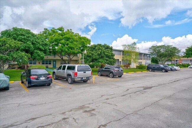 Building Photo - 110 Dorchester E