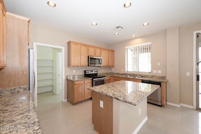 Building Photo - 2684 E Birchwood Pl