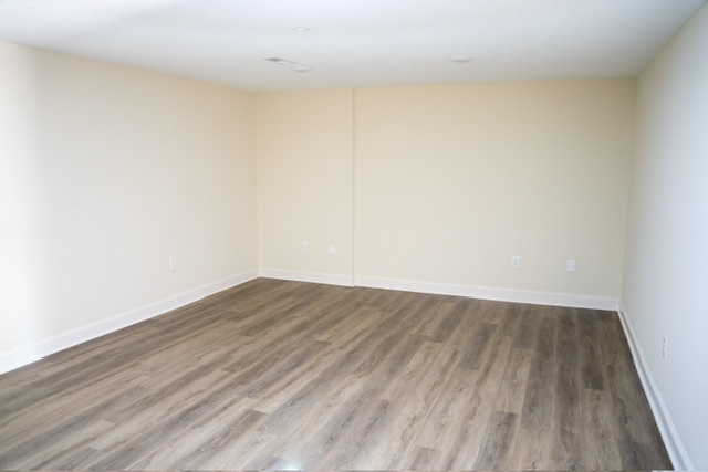 Building Photo - 1142 Paradise Dr