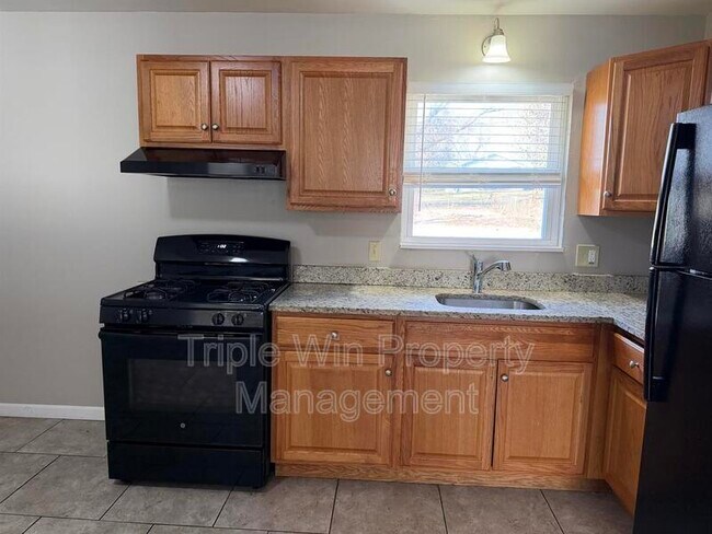 Building Photo - 10191 Mayfair Dr