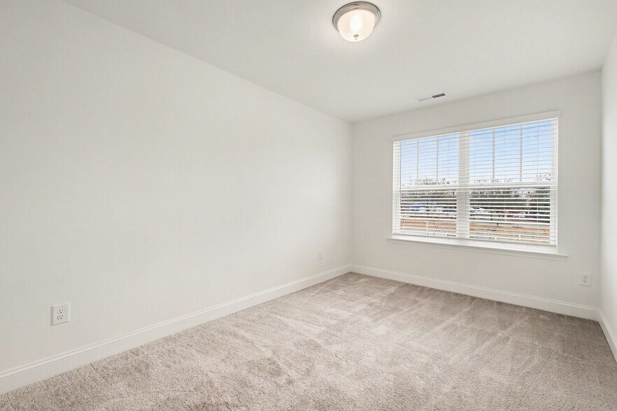 Building Photo - 2915 Herringbone Rd